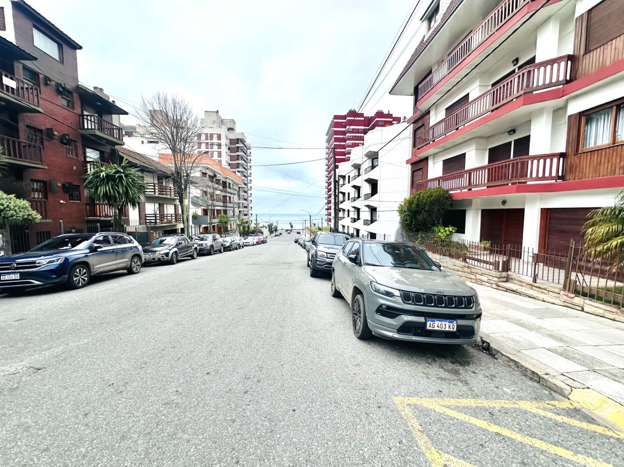 Amplio Departamento con cochera apto uso profesional Playa Grande