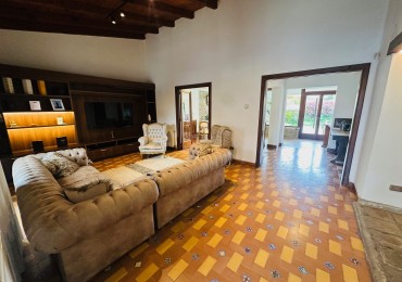 Amplia Casa con 4 dormitorios y piscina Playa Grande