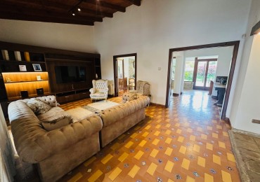 Amplia Casa con 4 dormitorios y piscina Playa Grande