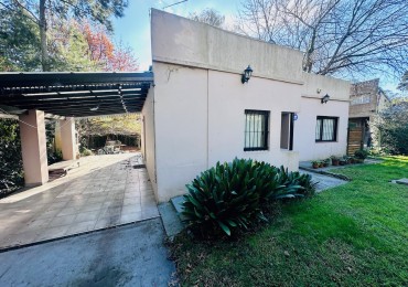 Casa tres ambientes con amplio parque
