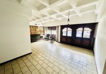 Amplio Departamento con cochera apto uso profesional Playa Grande